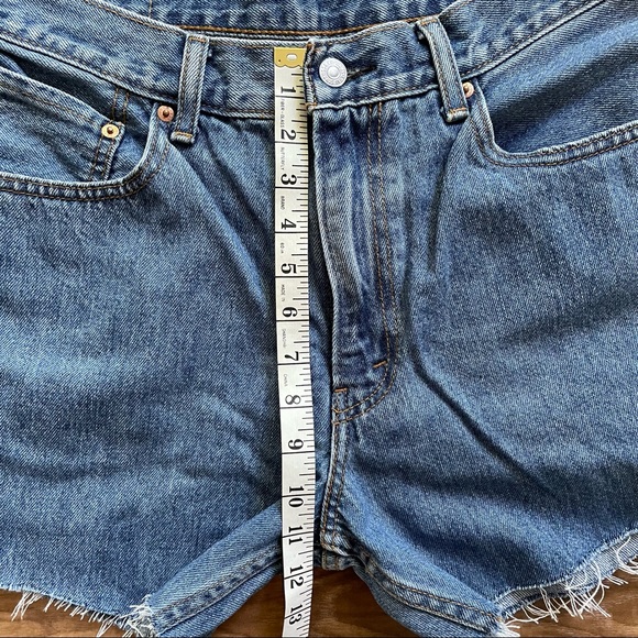 Distressed Levi’s 550 denim cutoff shorts waist 33 - Picture 5 of 12